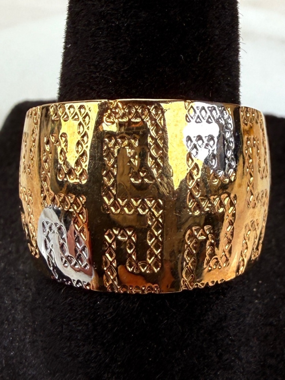Beautiful lightweight silver and goldtone sz 9 1/2 adjustable band costu…
